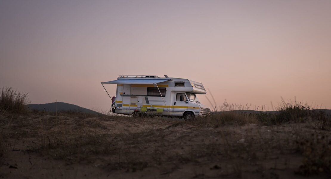 Assurance camping-car : garanties, prix moyens et obligations en 2026