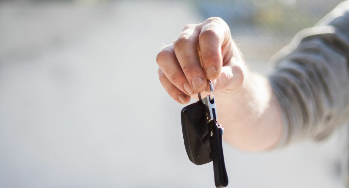 Assurance location de voiture : garanties, franchise et rachat en 2026