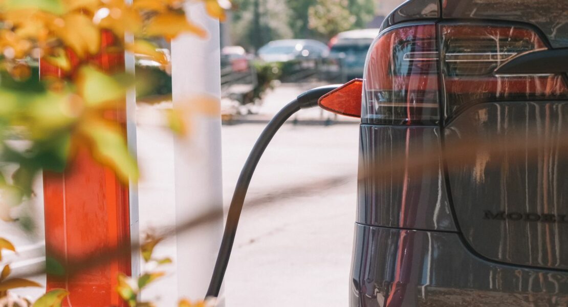 Assurance voiture électrique : garanties spécifiques et prix moyens