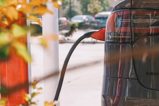 Assurance voiture électrique : garanties spécifiques et prix moyens