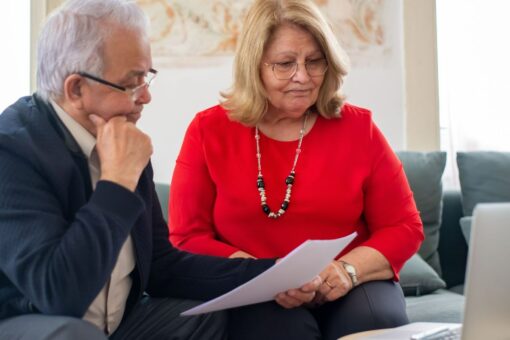Âge limite pour souscrire une assurance vie : règles, risques et fiscalité